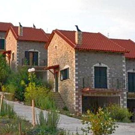All Seasons Πέτρινες Παραδοσιακές Κατοικίες Калаврита Экстерьер фото