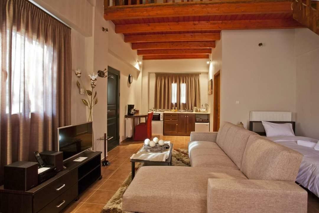 All Seasons Πέτρινες Παραδοσιακές Κατοικίες Калаврита Экстерьер фото